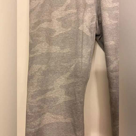 Vuori Clean Elevation Grey Camo Size XS - Picture 4 of 7
